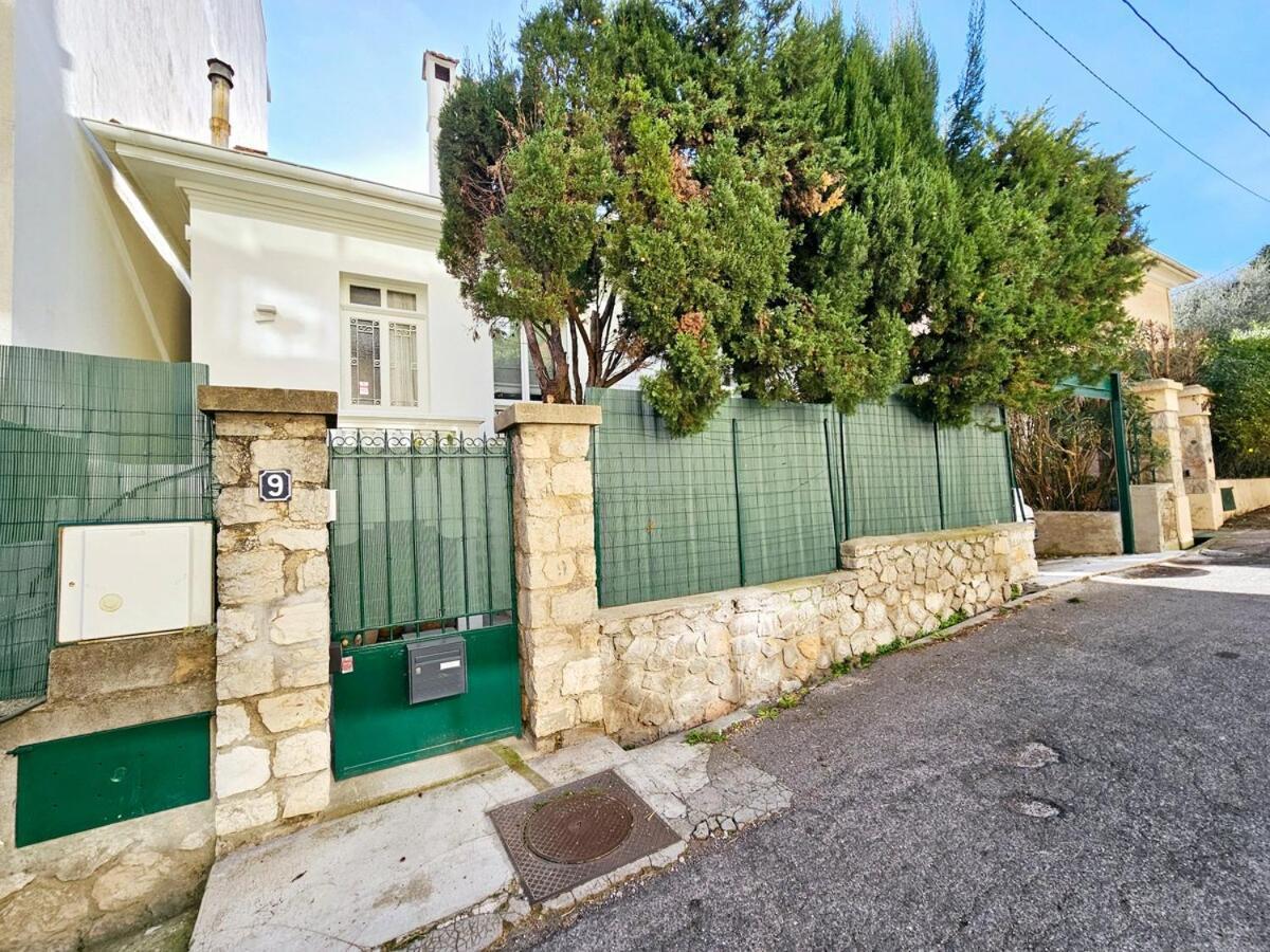 3 Bedroom House In The Center Of *