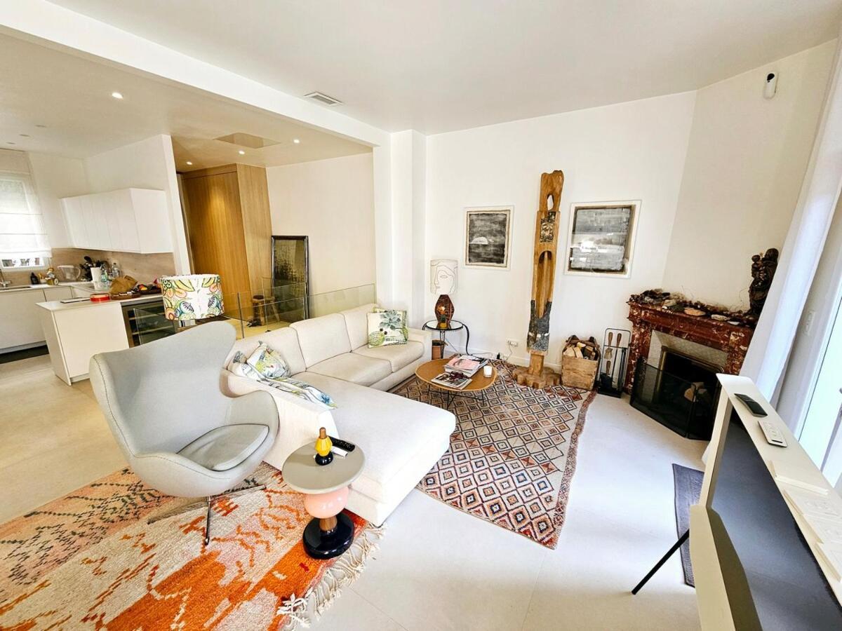 3 Bedroom House In The Center Of *